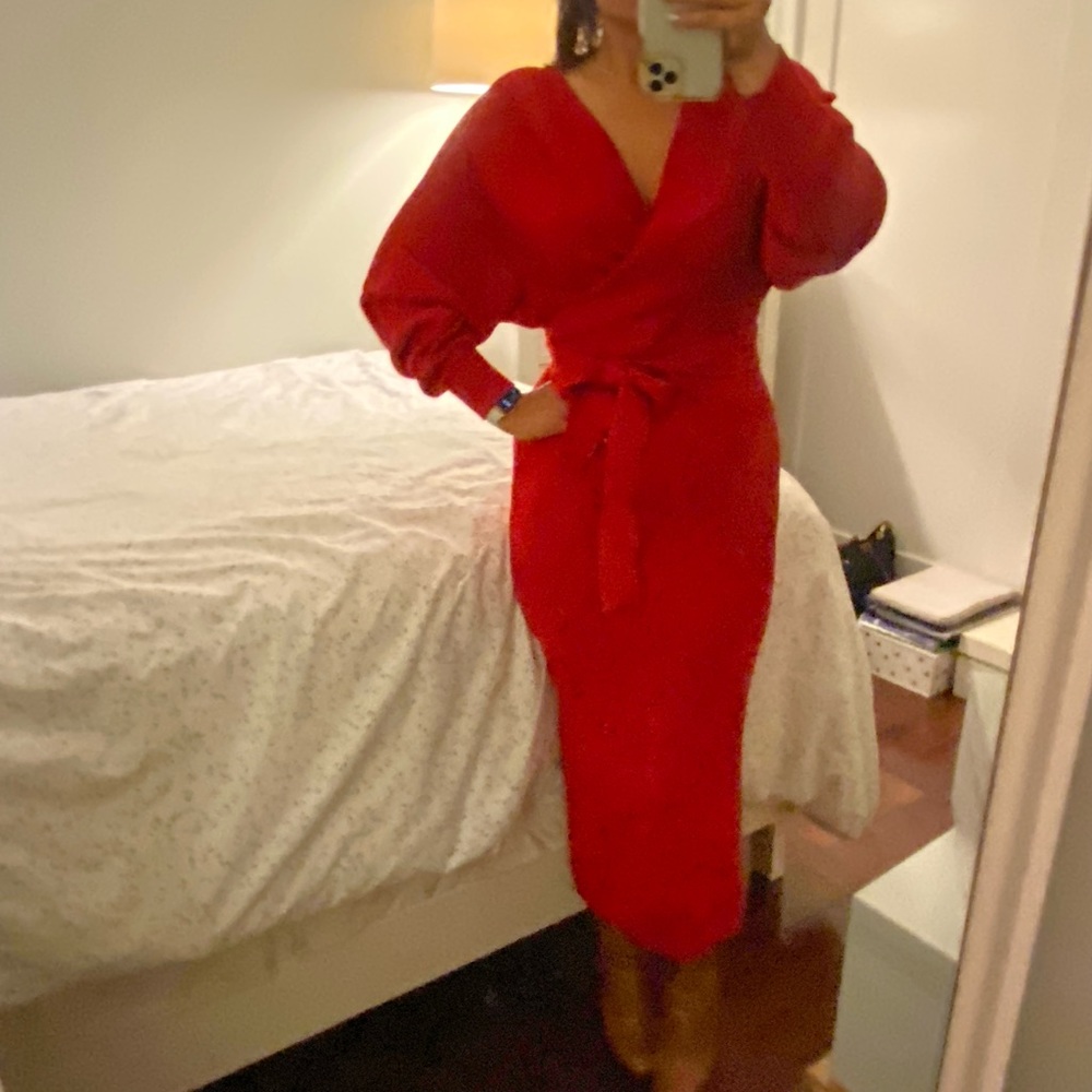 NWOT: Beautiful red Fixmatti maxi sweater dress with removable belt & open back.